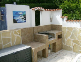 Casa Canuta
                        Terrasse und Grill