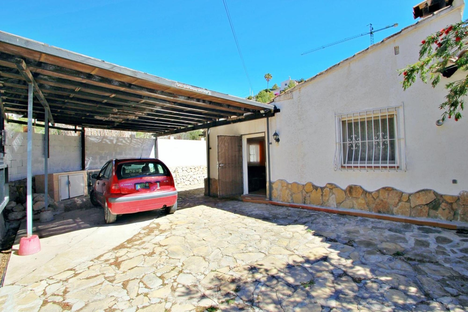 Conny entrada
                        coche